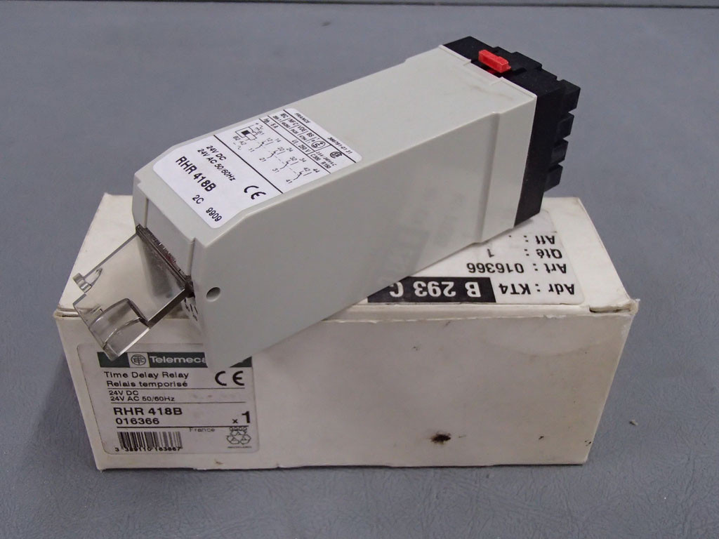 TÉLÉMÉCANIQUE  RHR418B