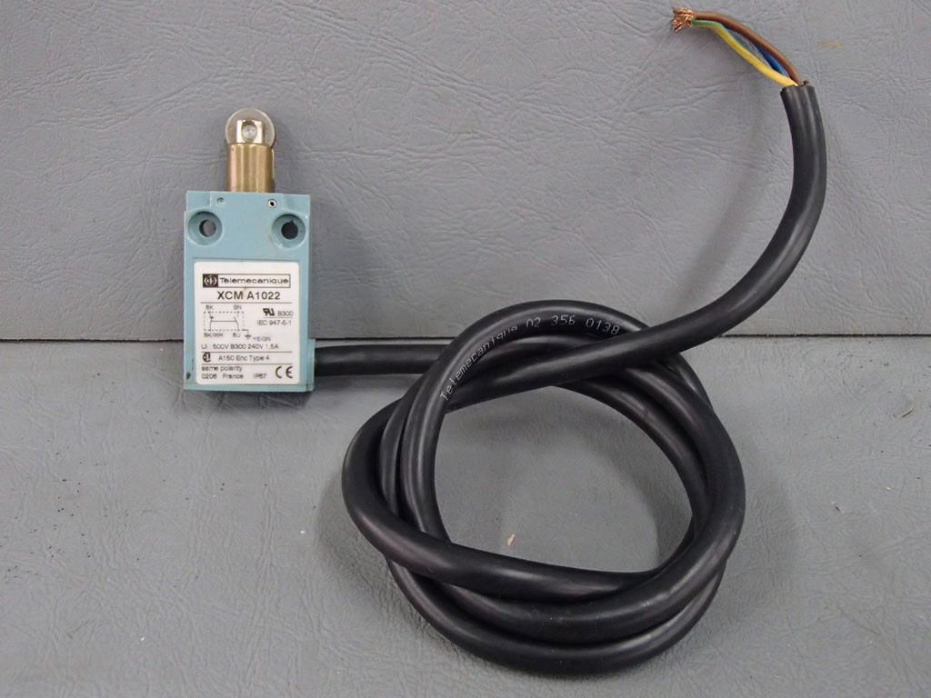 TÉLÉMÉCANIQUE  XCM-A1022