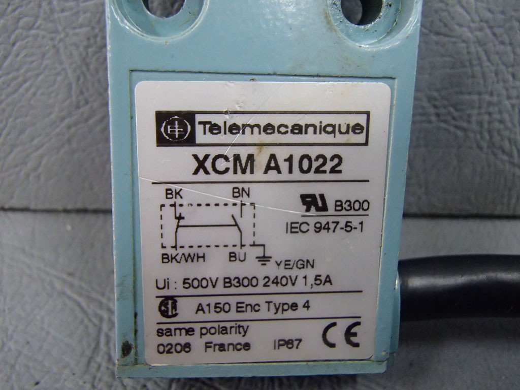 TÉLÉMÉCANIQUE  XCM-A1022