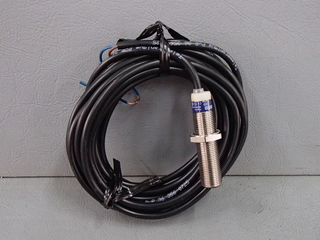 TÉLÉMÉCANIQUE  XS512B1DAL5