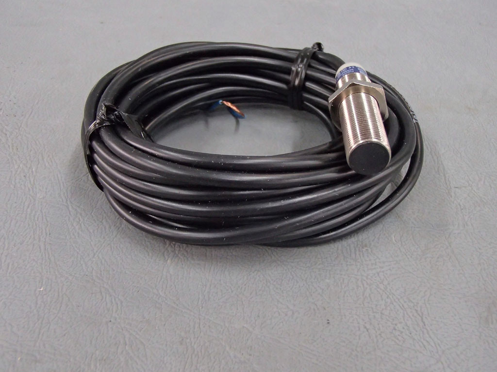 TÉLÉMÉCANIQUE  XS512B1DAL5