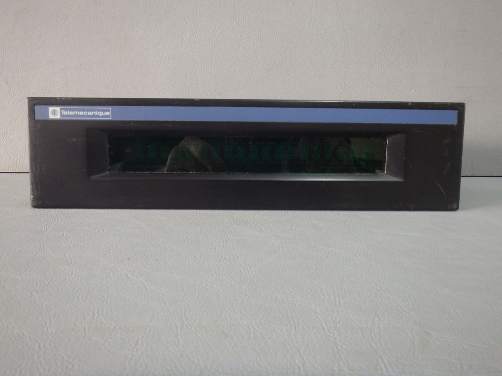 TÉLÉMÉCANIQUE  XBT-K801010