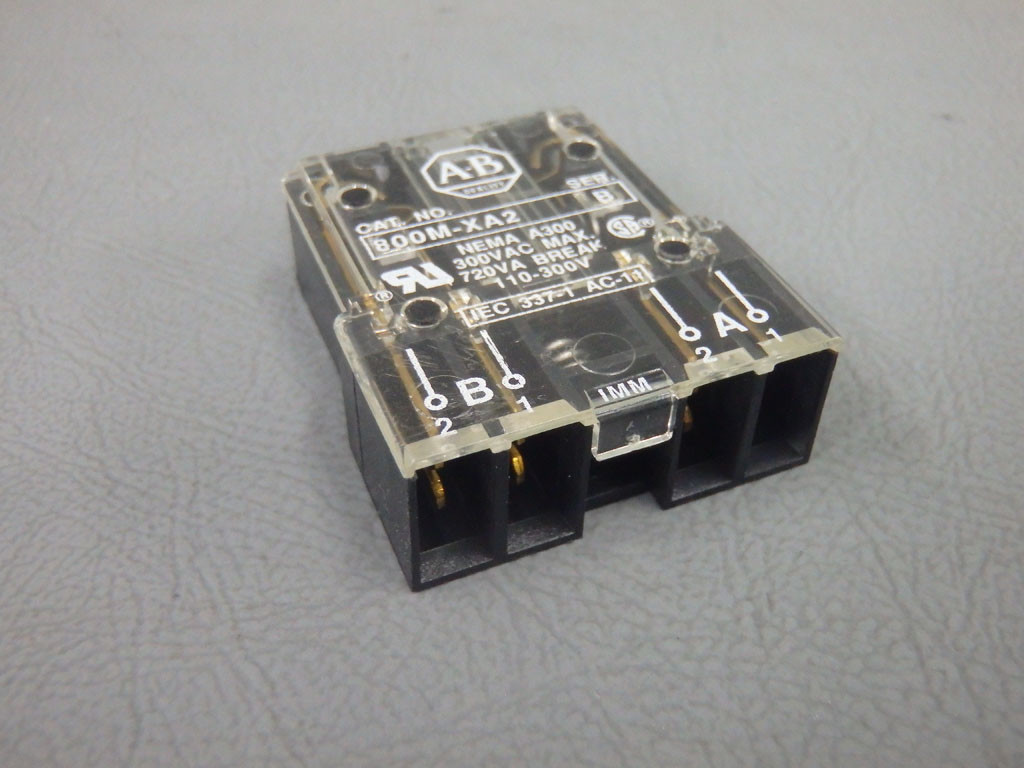 ALLEN-BRADLEY 800M-XA2