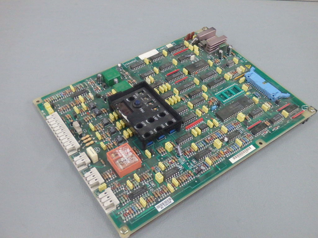 TÉLÉMÉCANIQUE  VX4A452