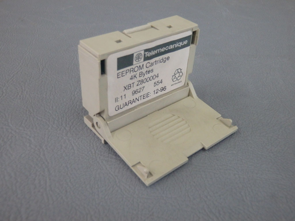 TÉLÉMÉCANIQUE  XBT-Z800004