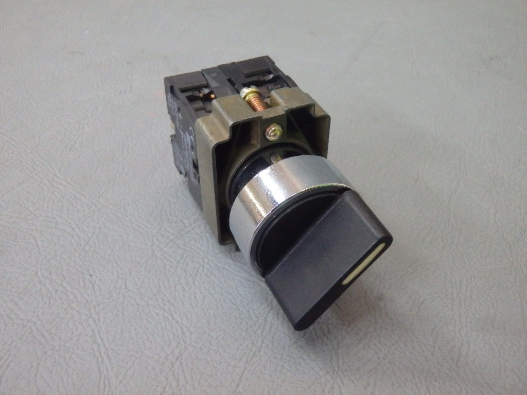 TÉLÉMÉCANIQUE  XB2BD25