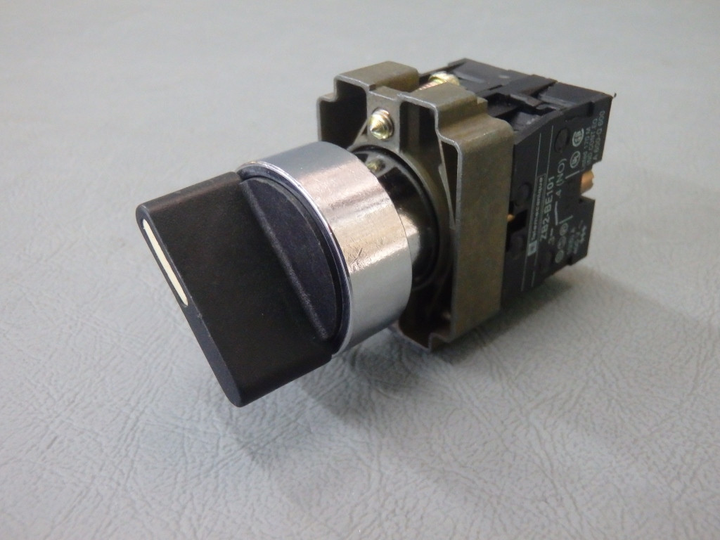 TÉLÉMÉCANIQUE  XB2BD25