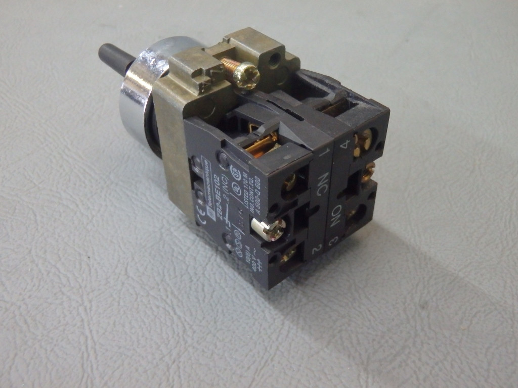 TÉLÉMÉCANIQUE  XB2BD25