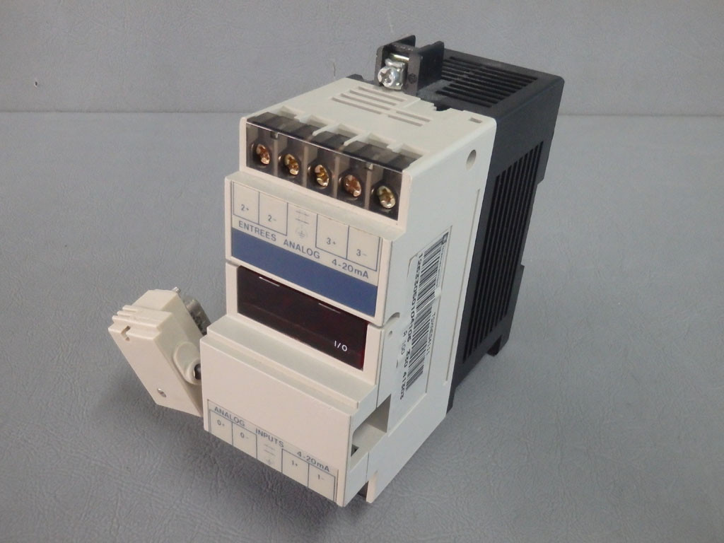 TÉLÉMÉCANIQUE  TSXAEG4111