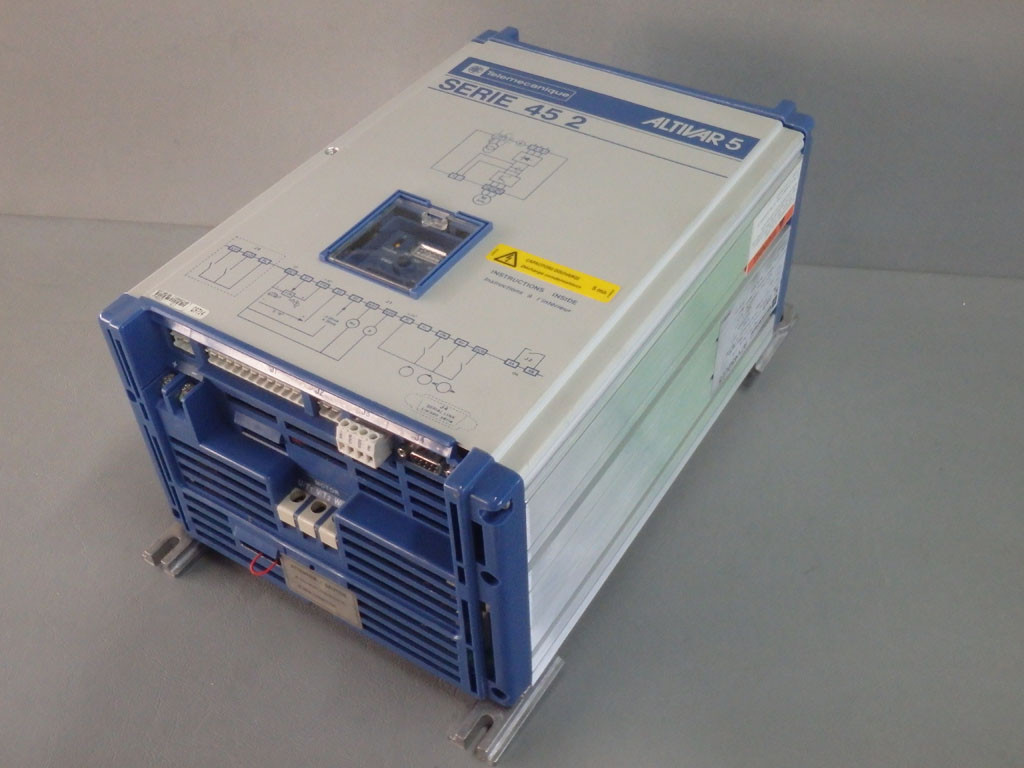 TÉLÉMÉCANIQUE  ATV452U15