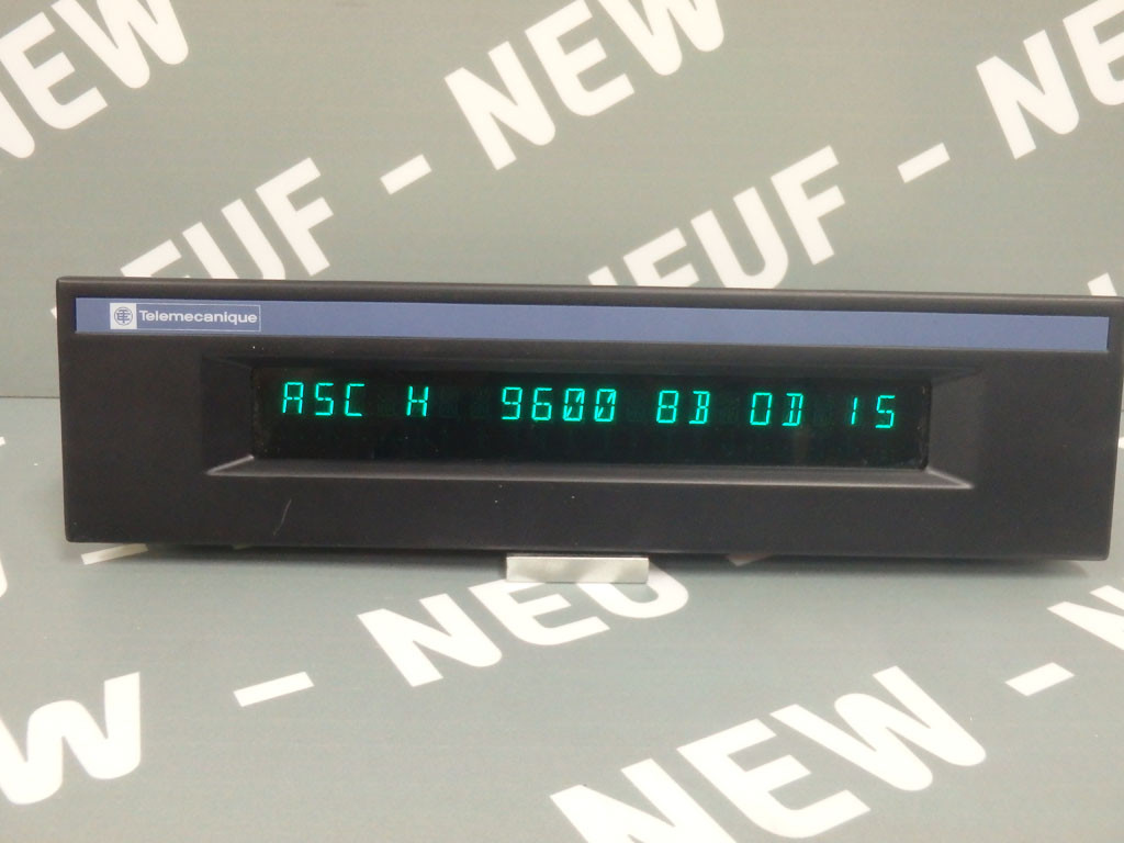 TÉLÉMÉCANIQUE  XBT-K70101