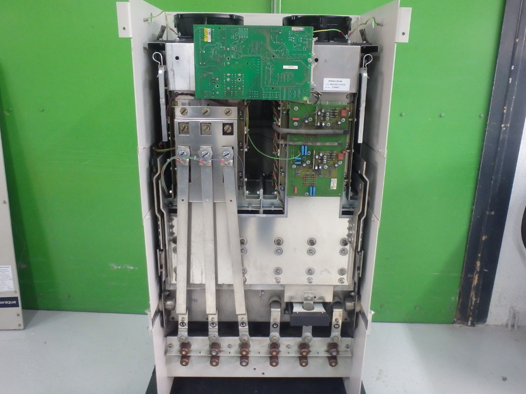 TÉLÉMÉCANIQUE  ATV68C28N4