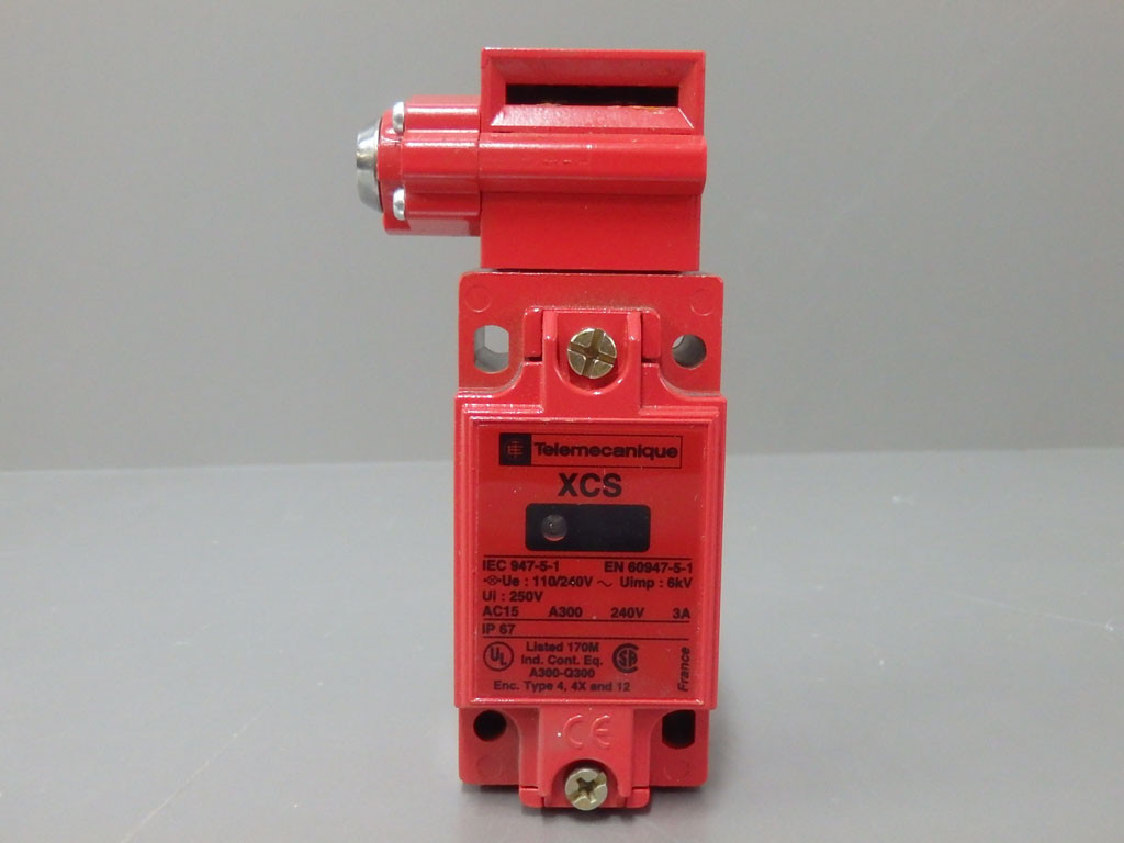 TÉLÉMÉCANIQUE  XCSC721