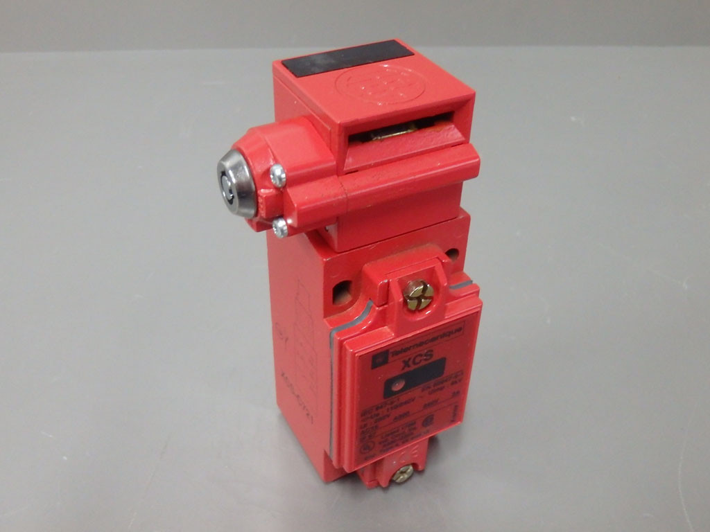 TÉLÉMÉCANIQUE  XCSC721