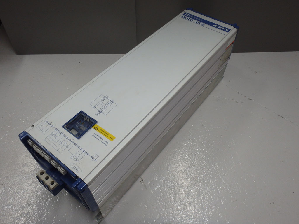 TÉLÉMÉCANIQUE  ATV452D30