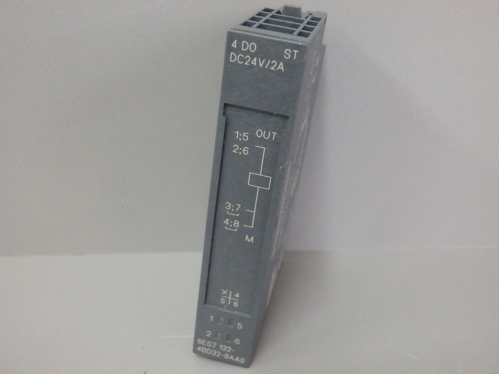 SIEMENS 6ES7132-4BD32-0AA0