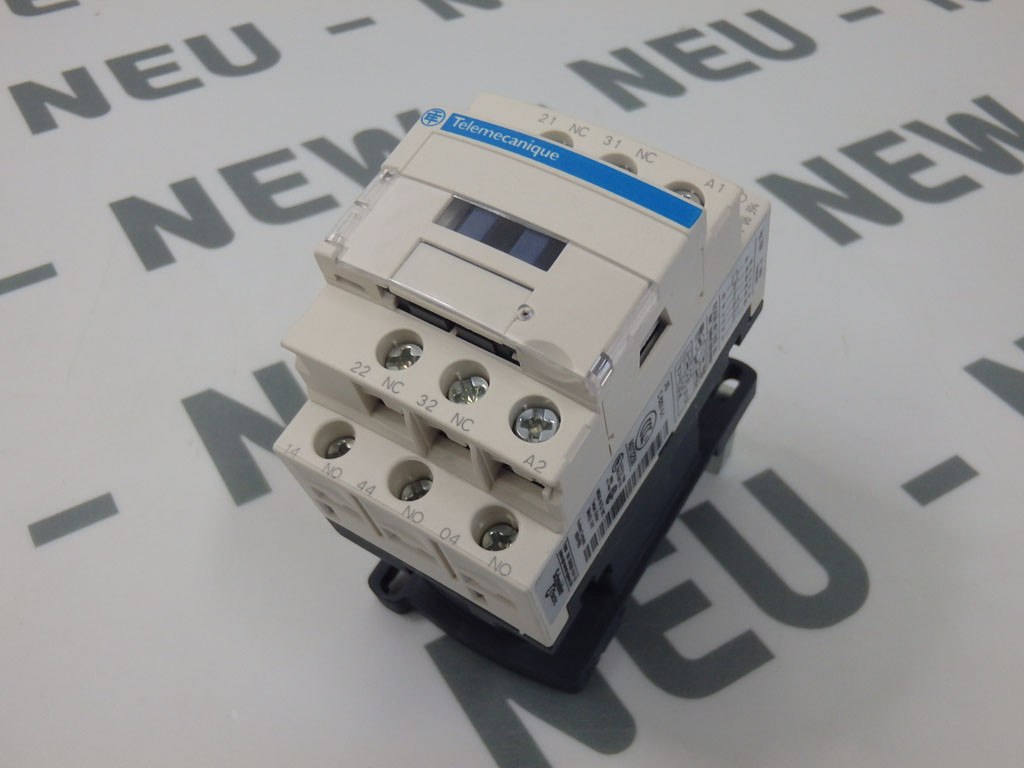 TÉLÉMÉCANIQUE  CAD32P7