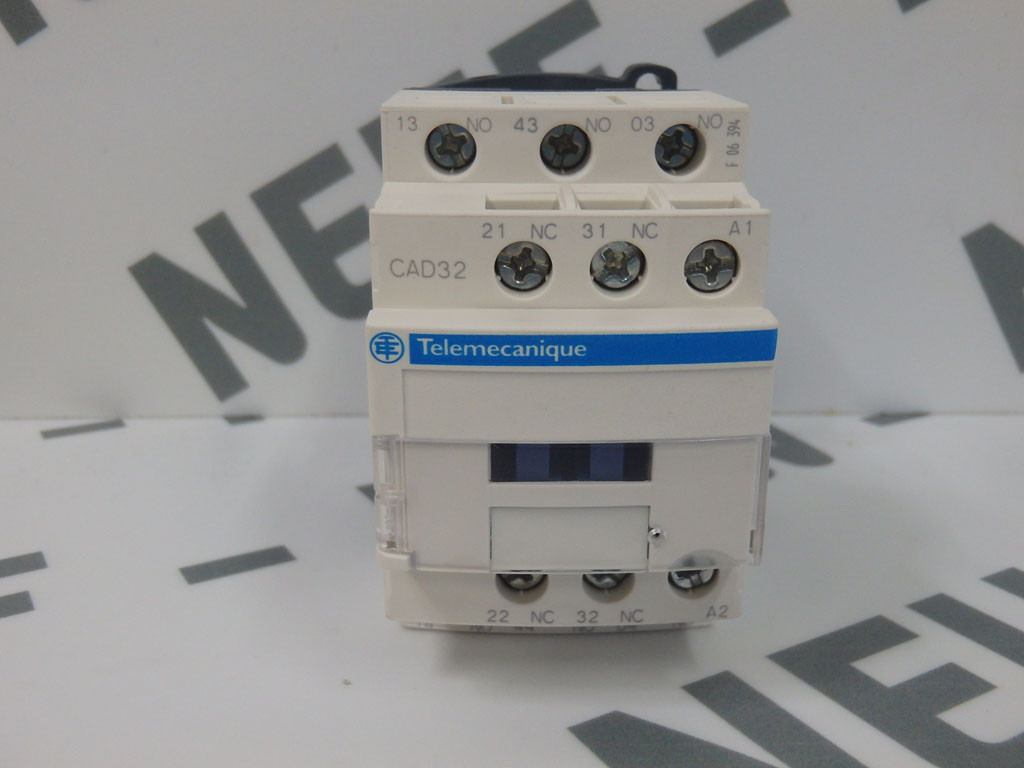 TÉLÉMÉCANIQUE  CAD32P7