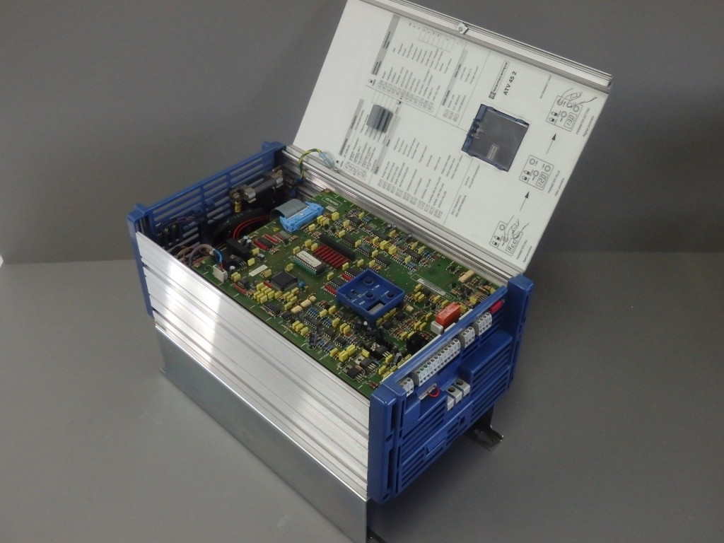 TÉLÉMÉCANIQUE  ATV452U75