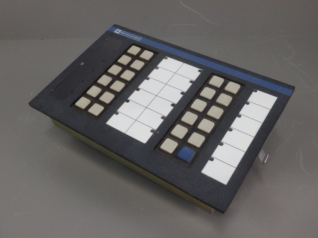 TÉLÉMÉCANIQUE  XBT-BB8-11010