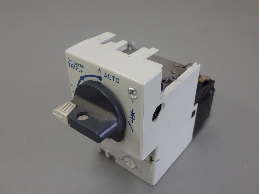 TÉLÉMÉCANIQUE  LB1LB03P10