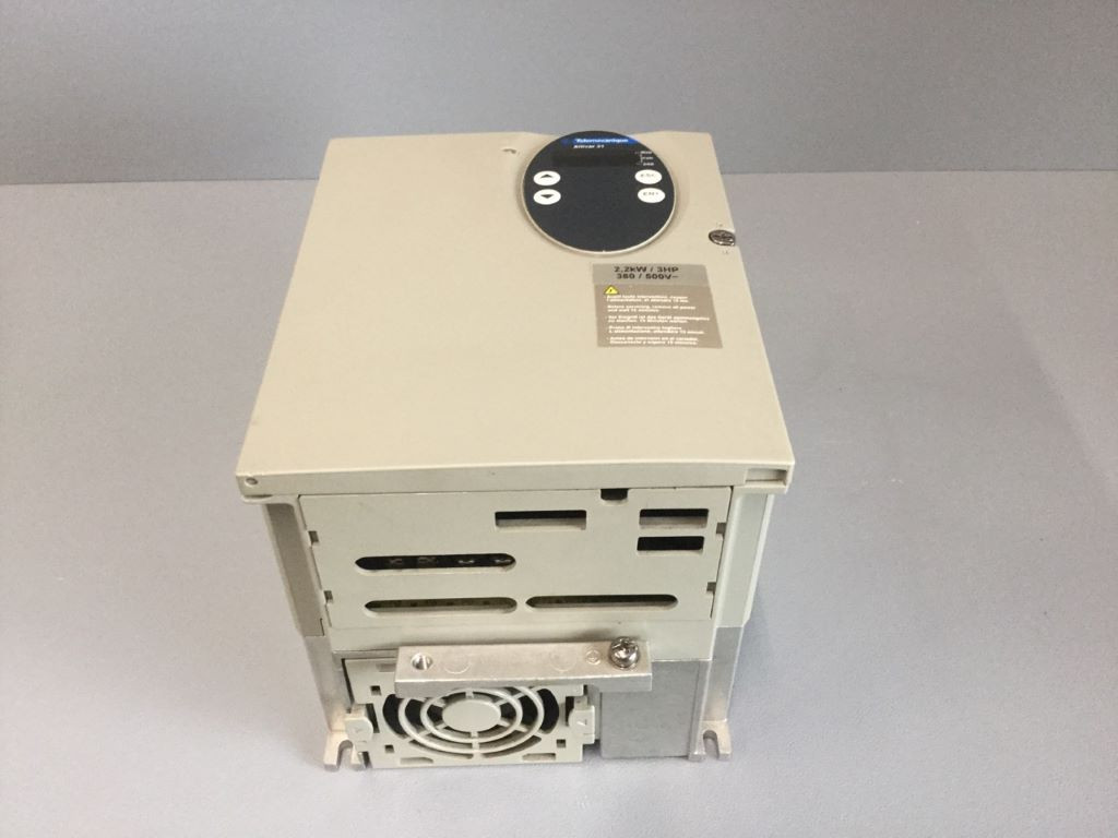 TÉLÉMÉCANIQUE  ATV31HU22N4