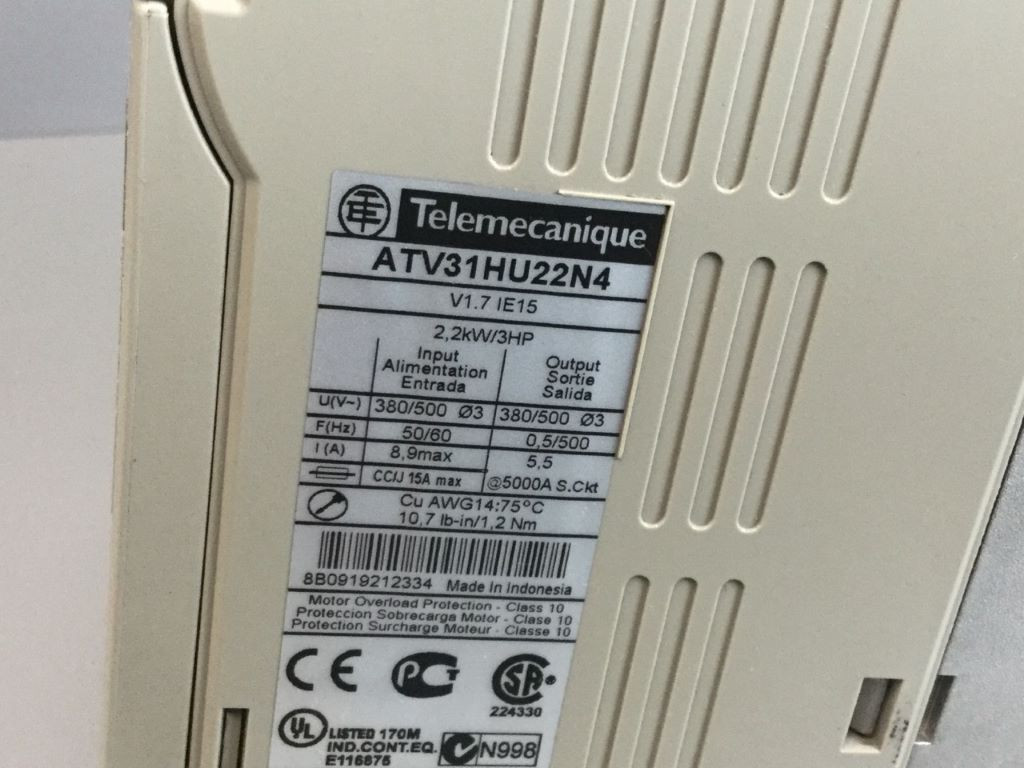 TÉLÉMÉCANIQUE  ATV31HU22N4