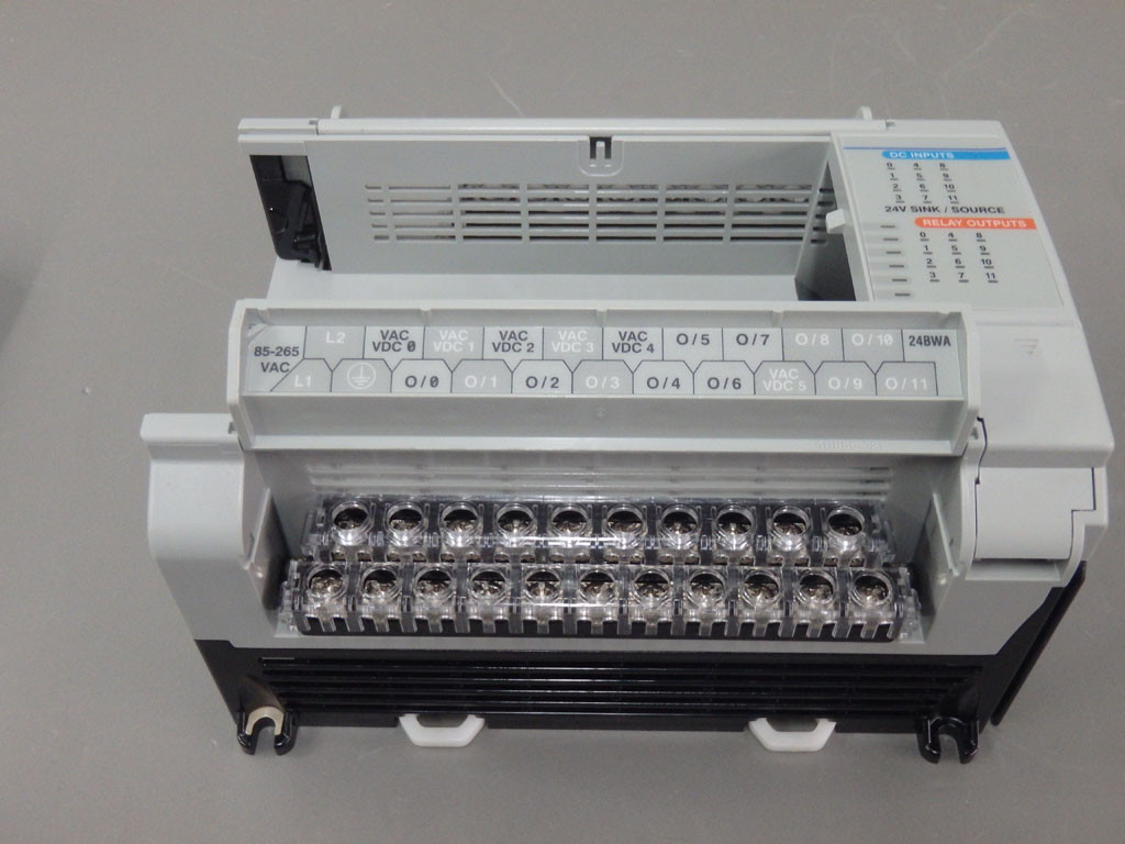 ALLEN-BRADLEY 1764-24BWA