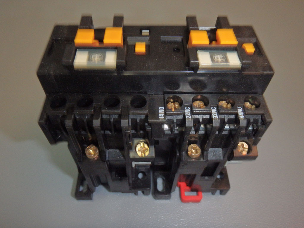 TÉLÉMÉCANIQUE  CA2DK122FA65