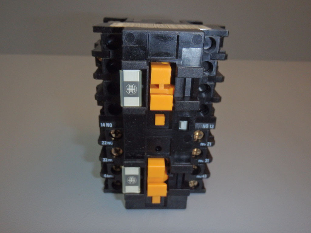 TÉLÉMÉCANIQUE  CA2DK122FA65