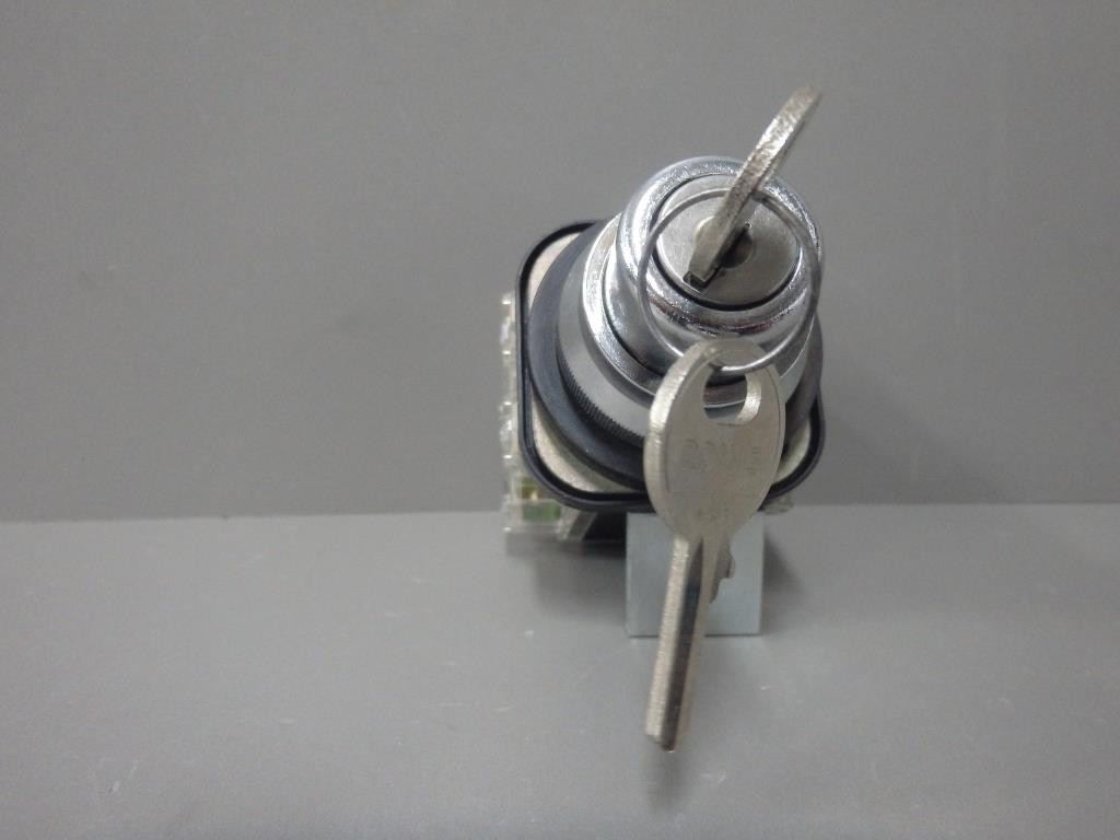 TÉLÉMÉCANIQUE  XB2MG82