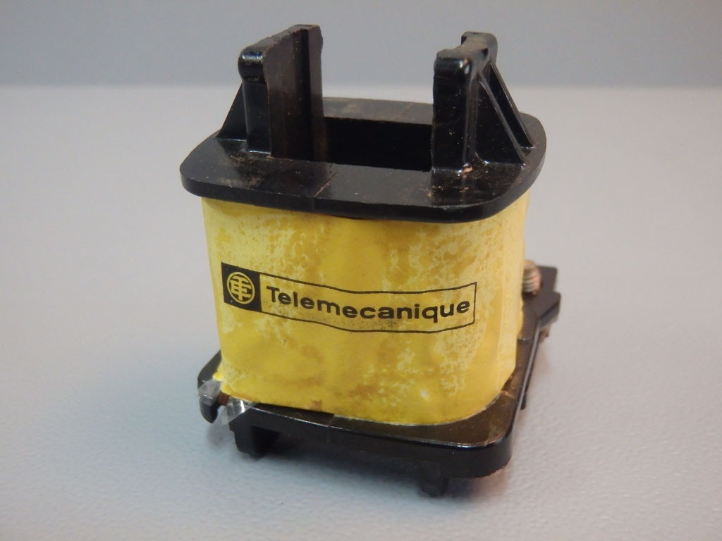 TÉLÉMÉCANIQUE  220EB