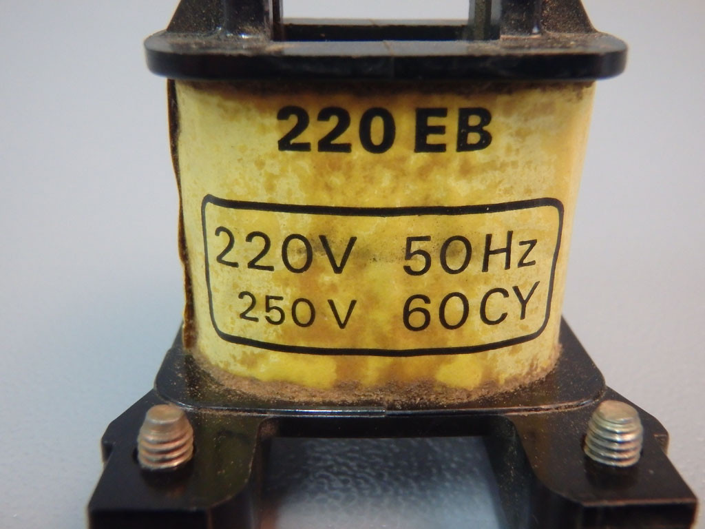 TÉLÉMÉCANIQUE  220EB