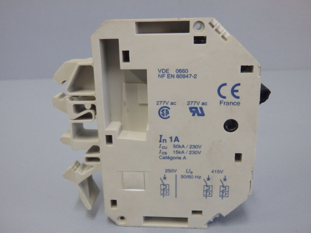 TÉLÉMÉCANIQUE  GB2-CB06