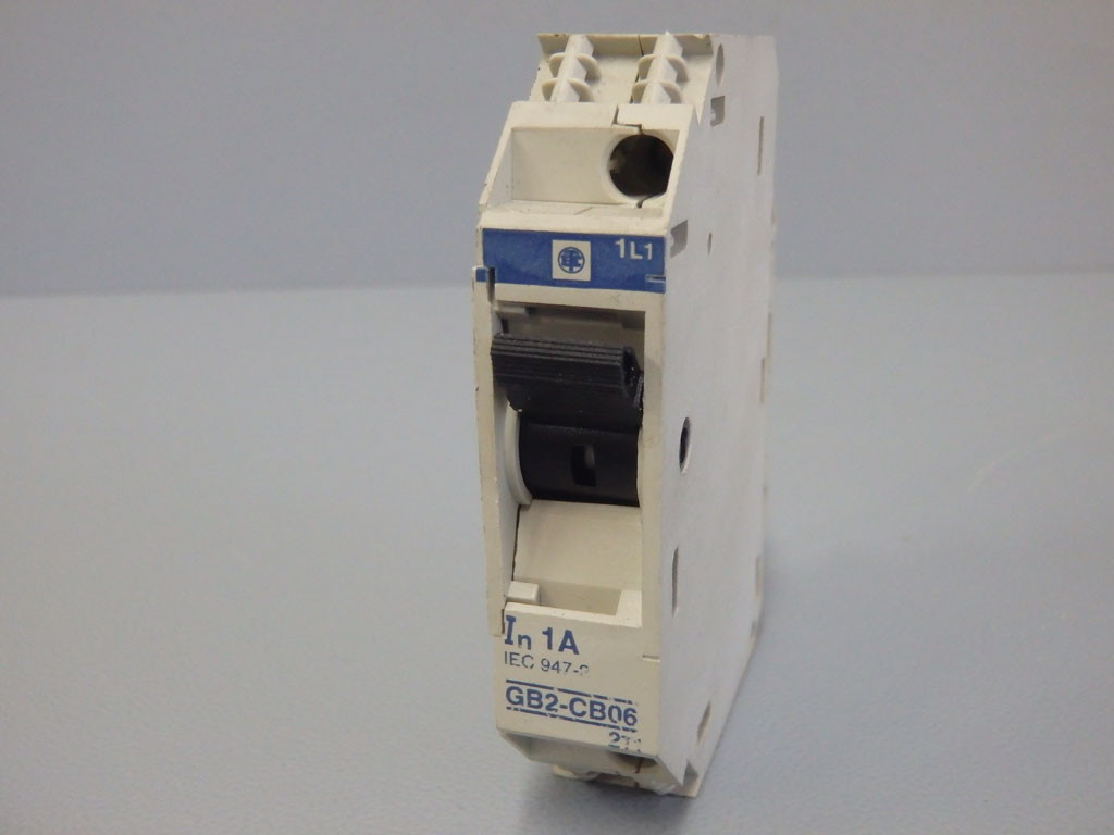 TÉLÉMÉCANIQUE  GB2-CB06