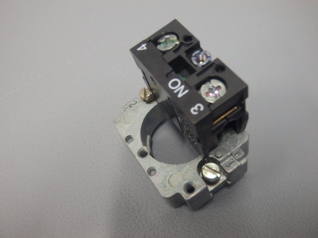 TÉLÉMÉCANIQUE  ZB2BZ101