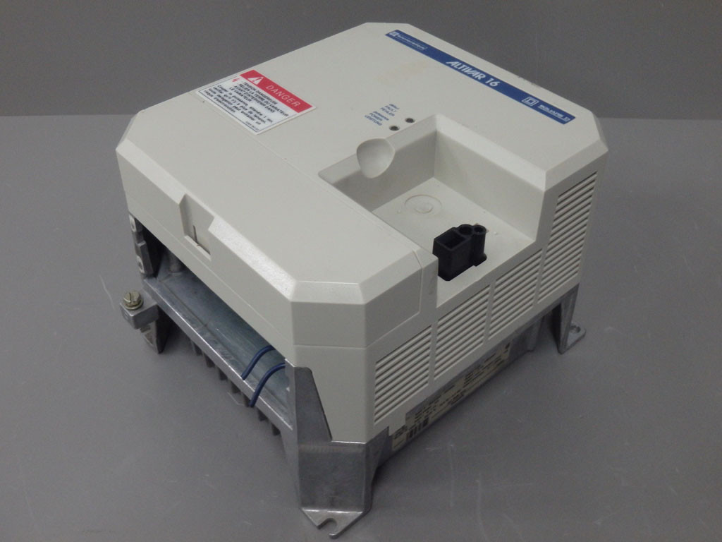 TÉLÉMÉCANIQUE  ATV16U29M2