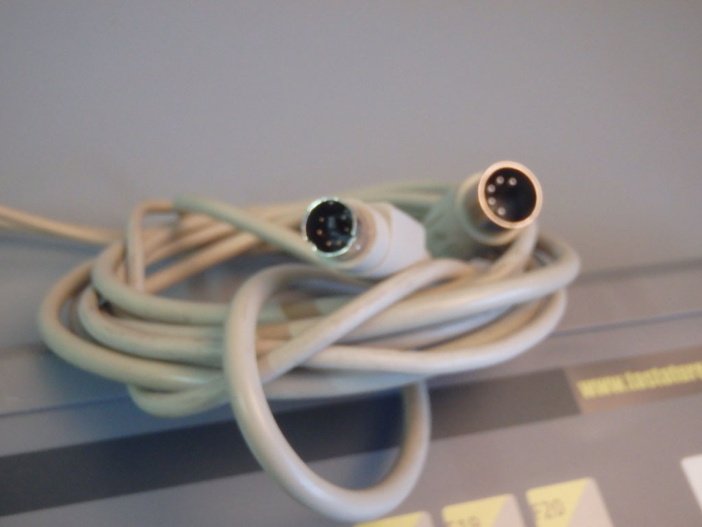 GEBE TASTATUREN GFK-97-TT-AT-PS2-GER