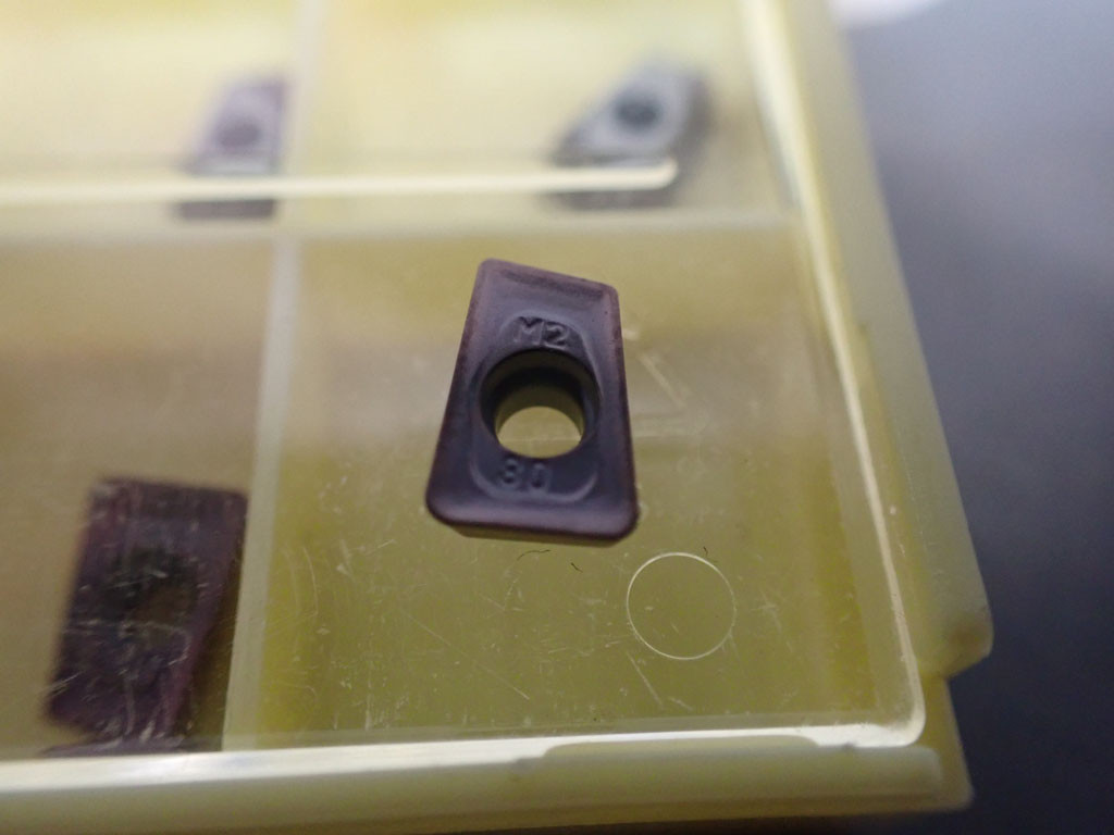 MITSUBISHI QOMT0830R-M2VP15TF