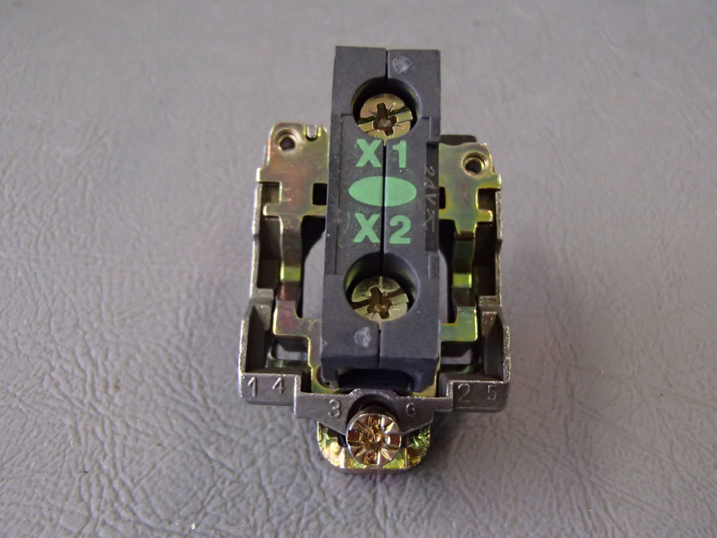 TÉLÉMÉCANIQUE  ZB4BVB3