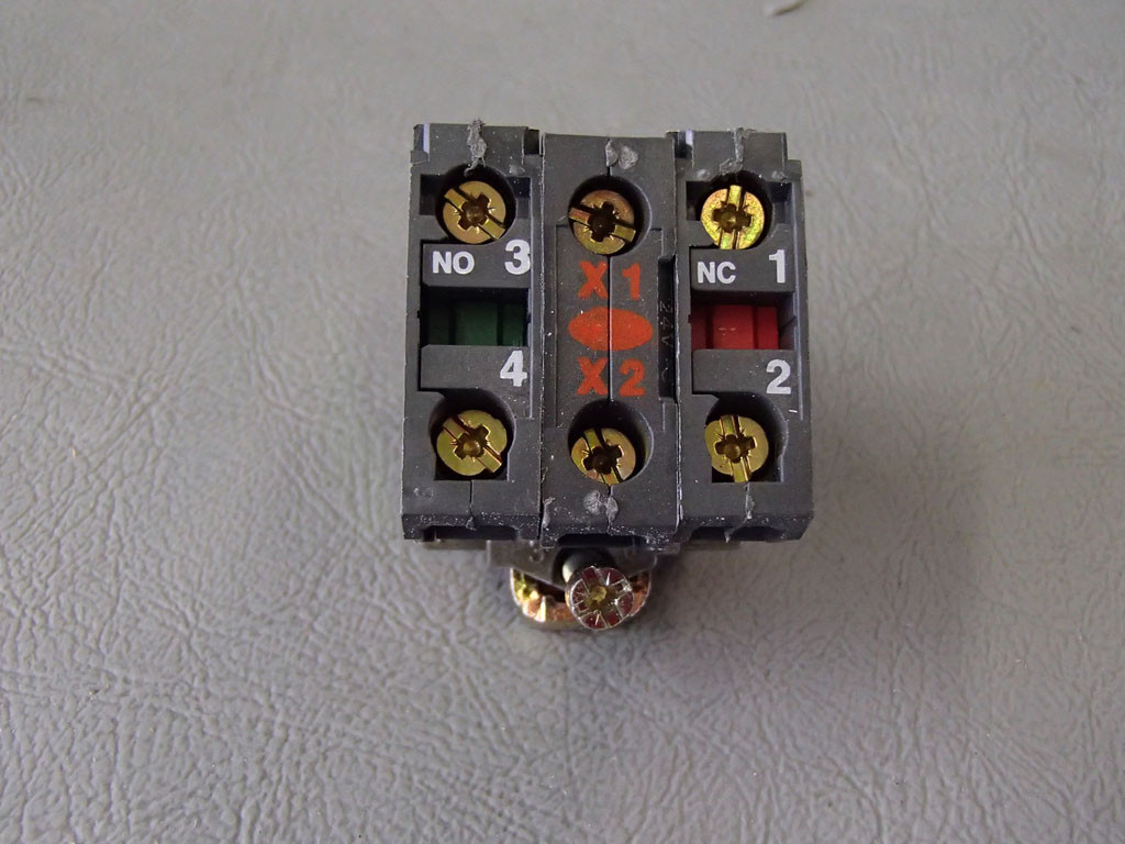 TÉLÉMÉCANIQUE  ZB4BW0B45