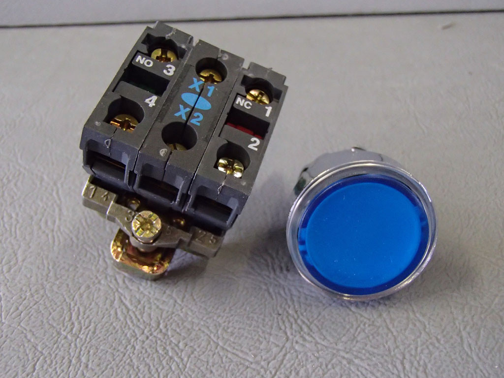 TÉLÉMÉCANIQUE  XB4BW36B5