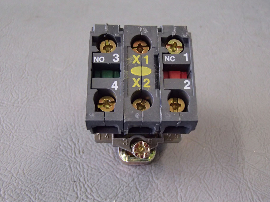 TÉLÉMÉCANIQUE  ZB4BW0B55