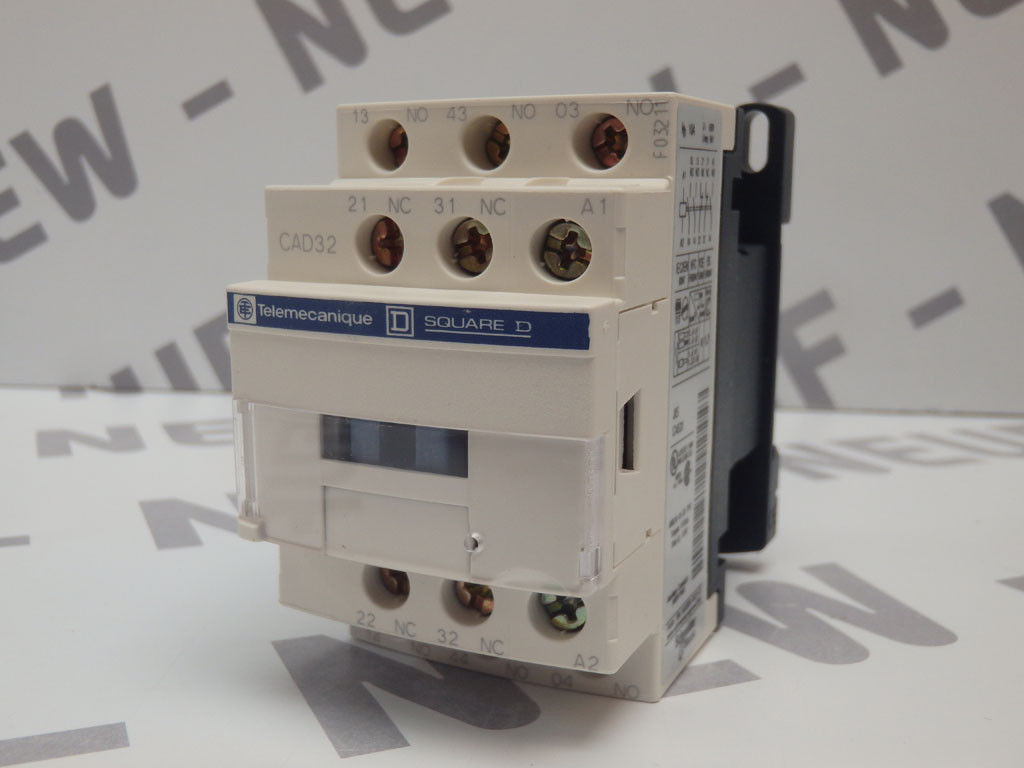 TÉLÉMÉCANIQUE  CAD32F7