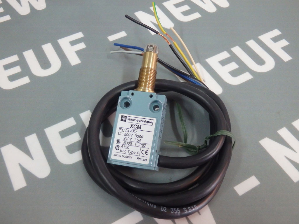 TÉLÉMÉCANIQUE  XCM-F102