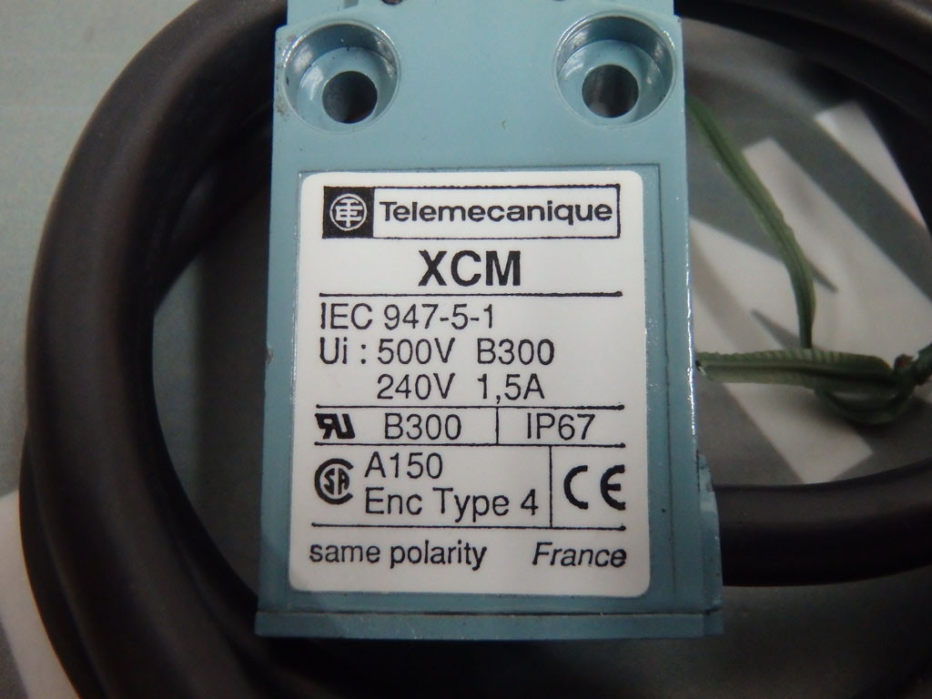 TÉLÉMÉCANIQUE  XCM-F102