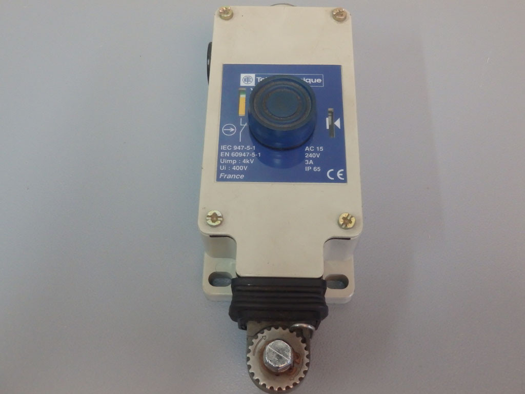 TÉLÉMÉCANIQUE  XY2-CH13250