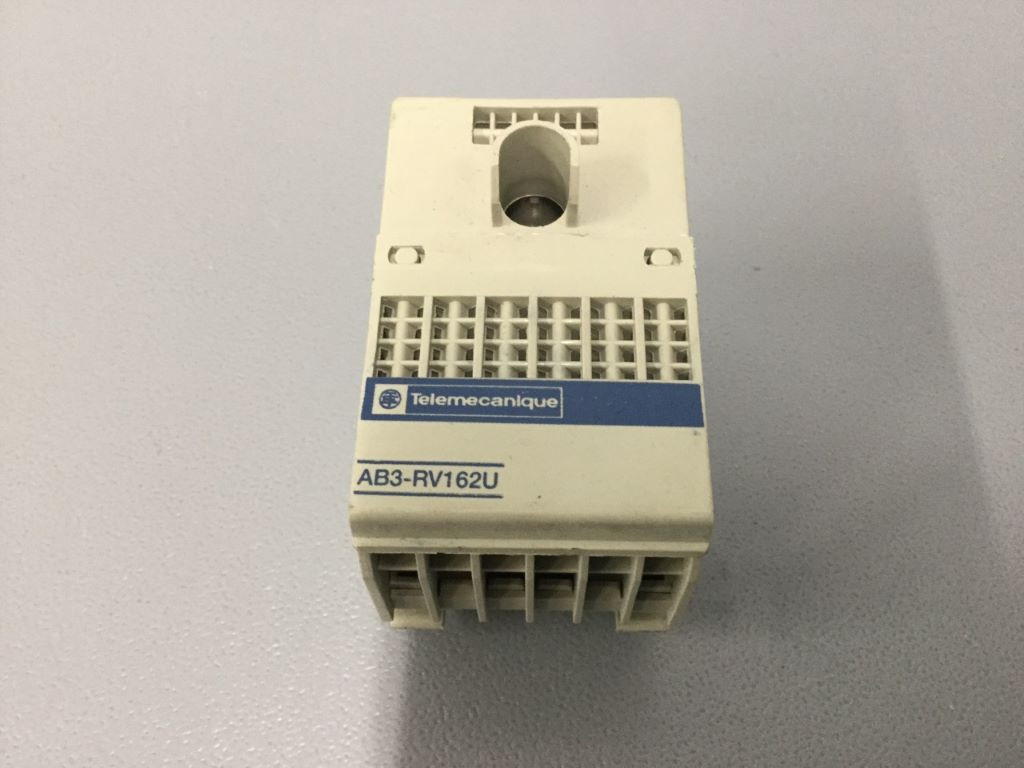 TÉLÉMÉCANIQUE  AB3RV162U