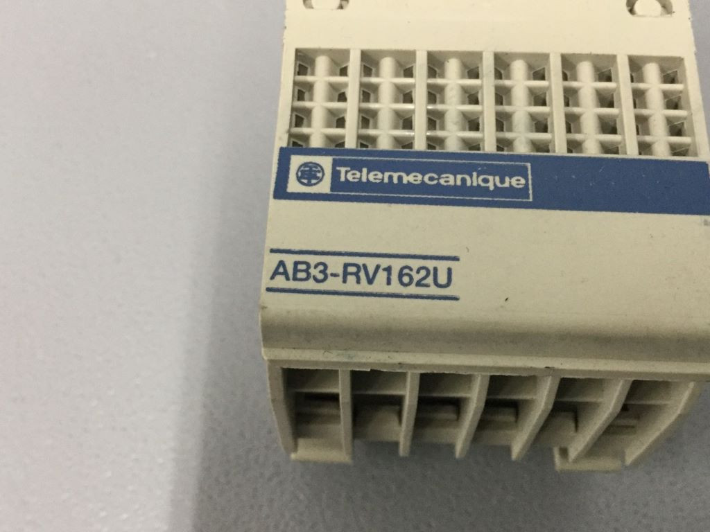 TÉLÉMÉCANIQUE  AB3RV162U
