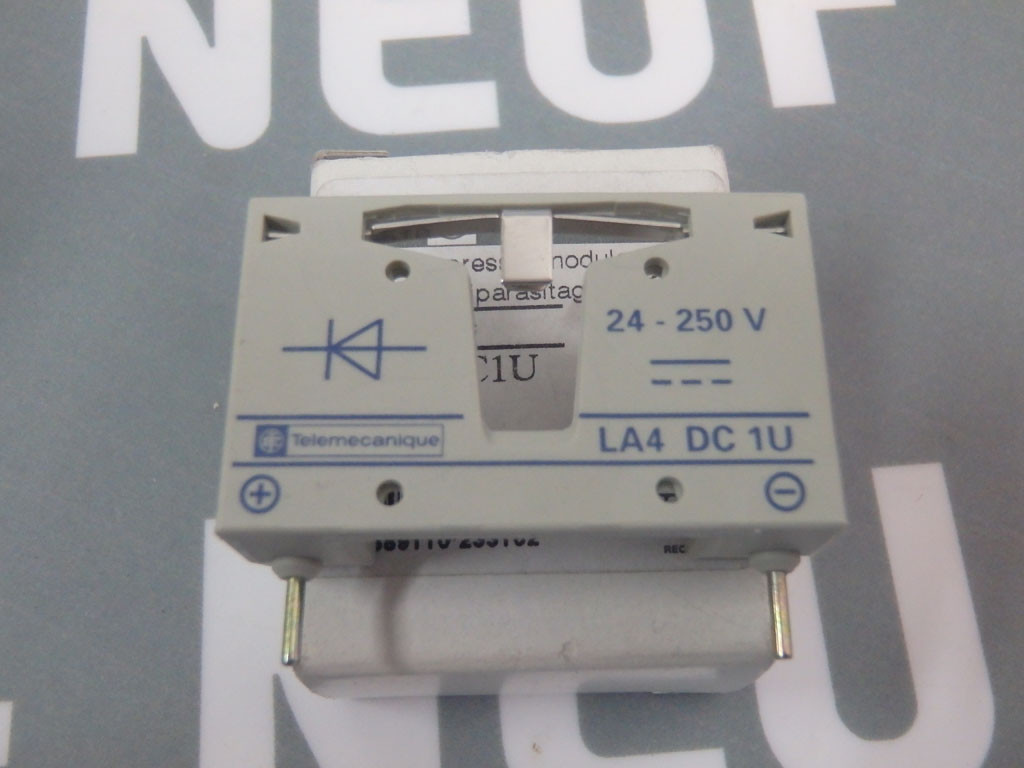 TÉLÉMÉCANIQUE  LA4DC1U